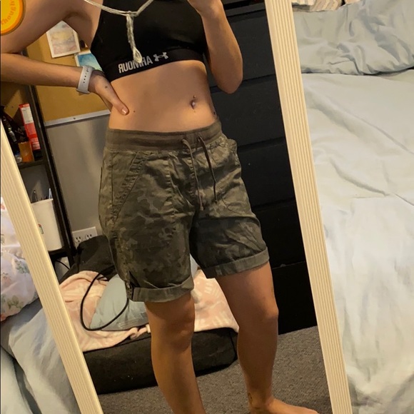 Shorts - Picture 3 of 3